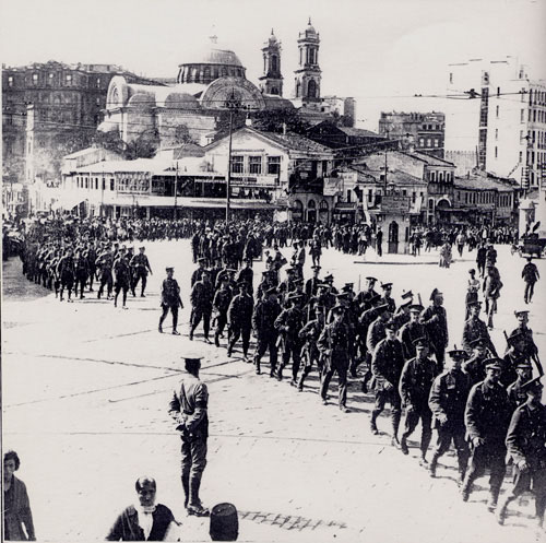 Brit katonák a Taksim-téren - Forrás: levantineheritage.com