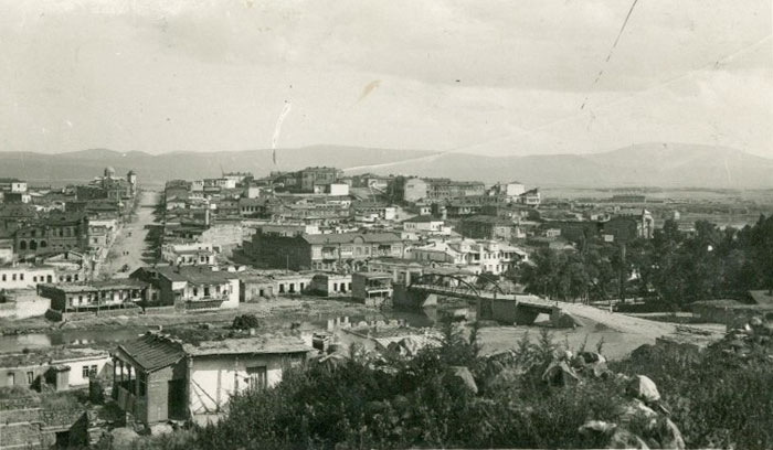 1932